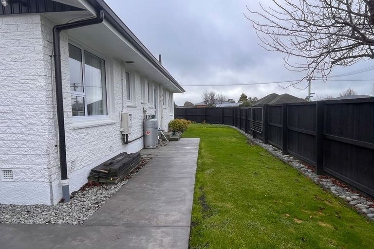 Photo of property in 16 Daniels Road, Redwood, Christchurch, 8051