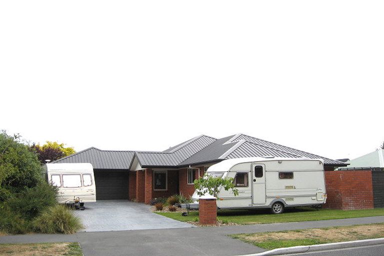 Photo of property in 114 Rothesay Road, Parklands, Christchurch, 8083