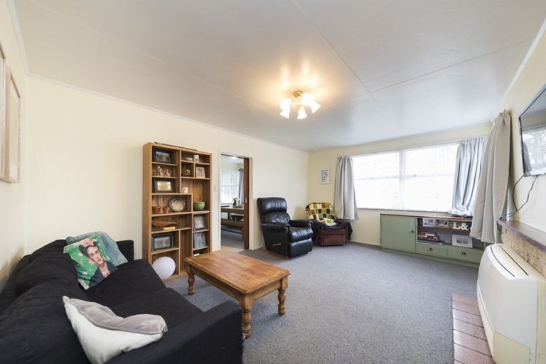 Photo of property in 90 Apollo Parade, Milson, Palmerston North, 4414