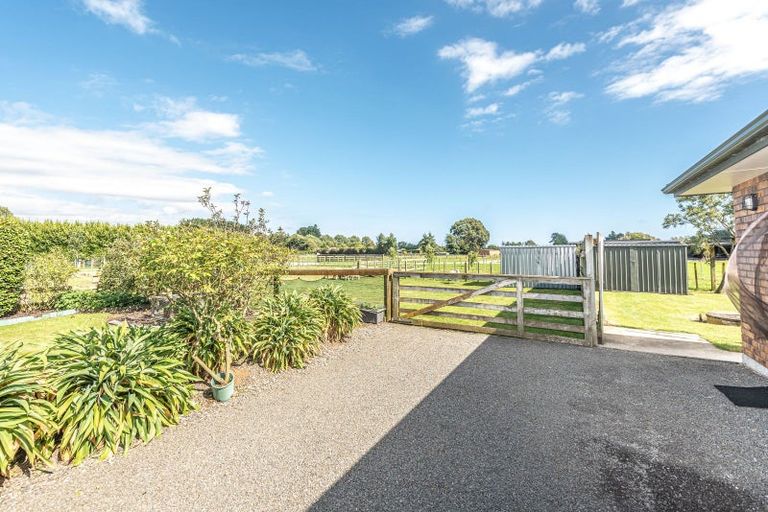 Photo of property in 35 Saint Oswalds Drive, Brunswick, 4571