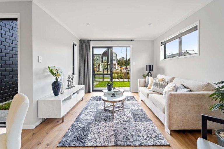 Photo of property in 52 Papatupu Way, Kumeu, 0810