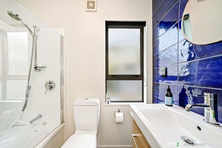 Photo of property in 15 Rarangi Way, Owhiro Bay, Wellington, 6023