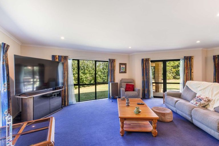 Photo of property in 12 Gleaming Place, Waiuku, 2123