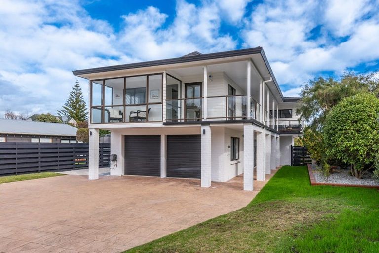 Photo of property in 36 Eruini Street, Waikanae Beach, Waikanae, 5036