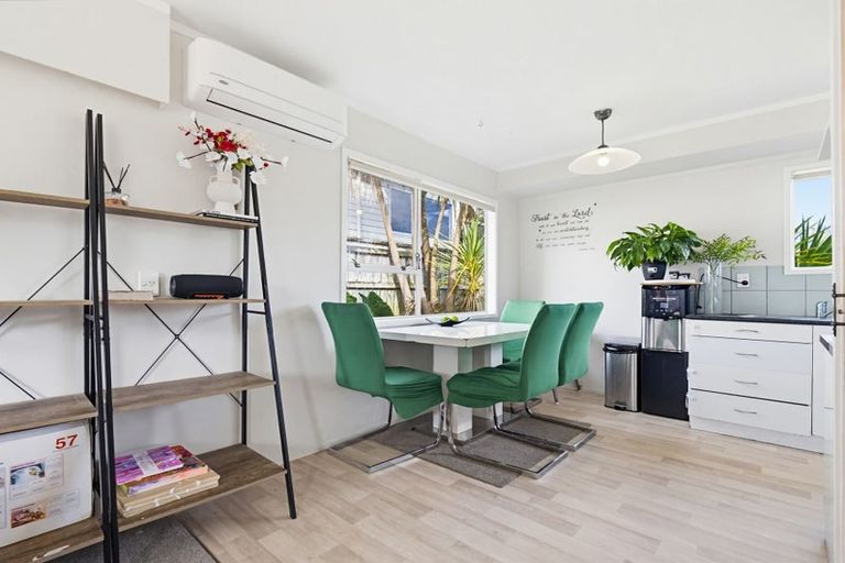 Photo of property in 2/15a Mcintyre Road, Mangere Bridge, Auckland, 2022