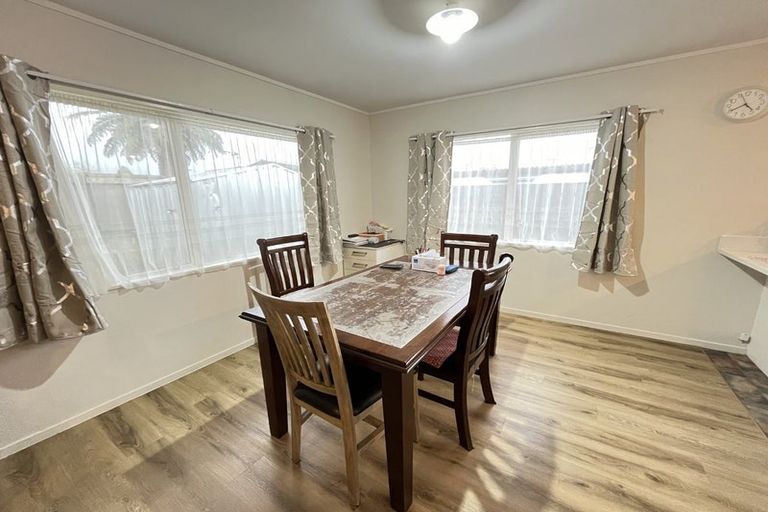 Photo of property in 2/40 Sutton Crescent, Papakura, 2110