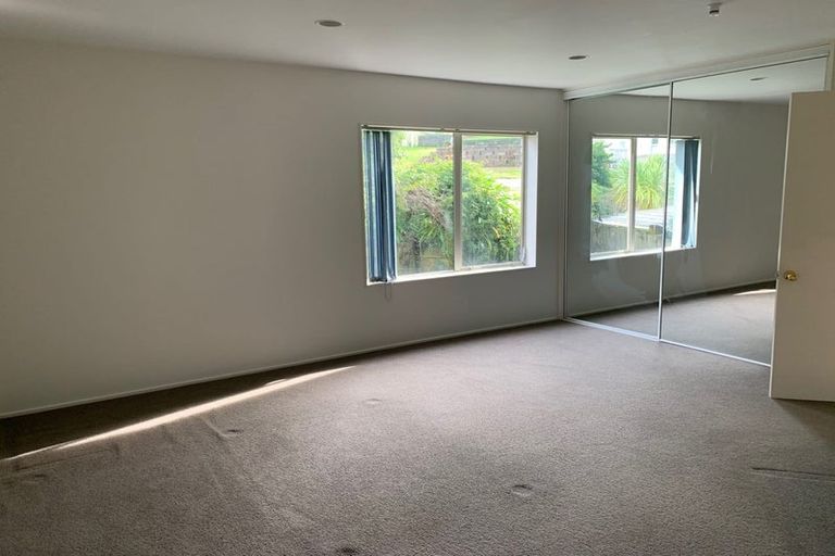 Photo of property in 5 St Thomas More Lane, Glenfield, Auckland, 0629