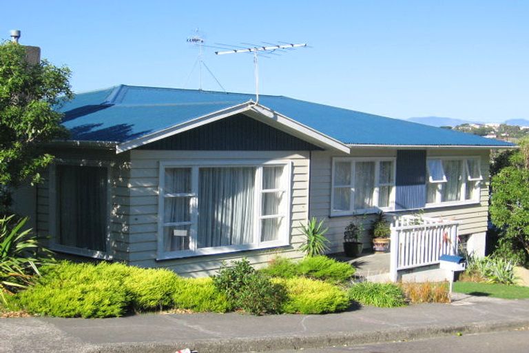 Photo of property in 4 Fairburn Grove, Johnsonville, Wellington, 6037