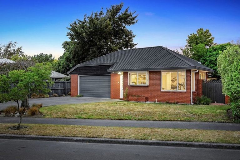 Photo of property in 1/9 Vanderbilt Place, Halswell, Christchurch, 8025