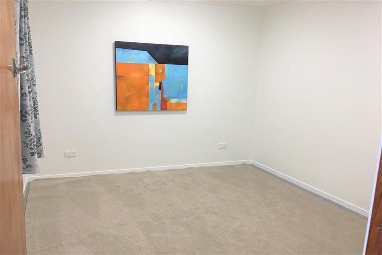 Photo of property in 5a Te Mara Place, Merrilands, New Plymouth, 4312