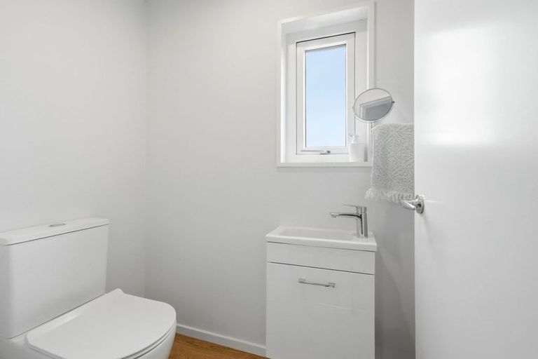 Photo of property in 5b Madeley Road, Mount Pleasant, Christchurch, 8081