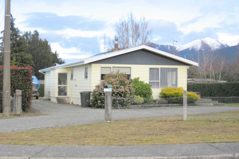 Photo of property in 21 Mckerrow Street, Te Anau, 9600