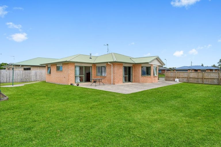 Photo of property in 15 Kittyhawk Place, Melville, Hamilton, 3206