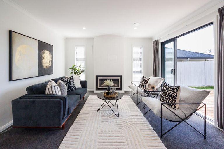 Photo of property in 48 Sardinia Grove, Fitzherbert, Palmerston North, 4410