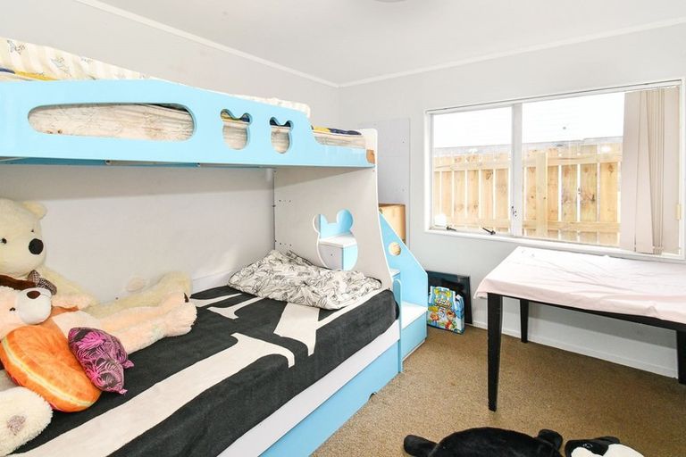 Photo of property in 2 Bill Phillip Place, Clendon Park, Auckland, 2103