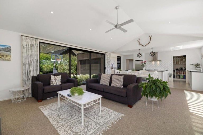 Photo of property in 7 Fife Court, Jacks Point, Queenstown, 9371