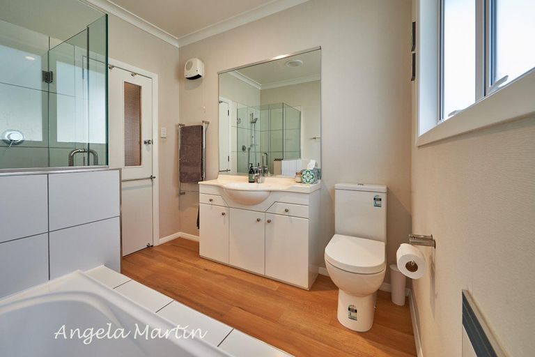 Photo of property in 19 Newcastle Street, Hokowhitu, Palmerston North, 4410