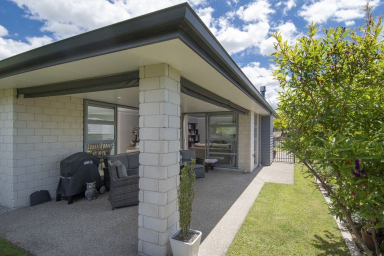 Photo of property in 16 Tranquil Grove, Omokoroa, 3114
