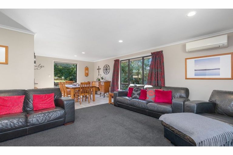 Photo of property in 6 Raukawa Grove, Waiuku, 2123