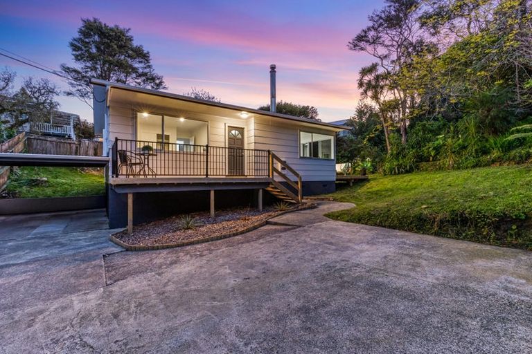 Photo of property in 2/9a De Val Drive, Titirangi, Auckland, 0604