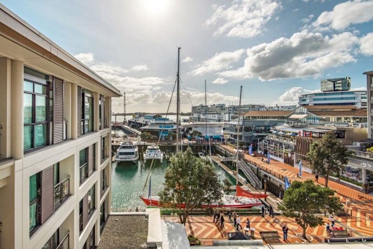 Photo of property in The Quays Apartments, 4m/99 Customs Street, Auckland Central, Auckland, 1010