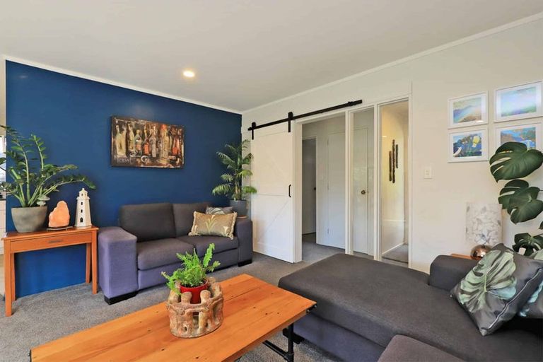 Photo of property in 8a Busby Place, Havelock North, 4130