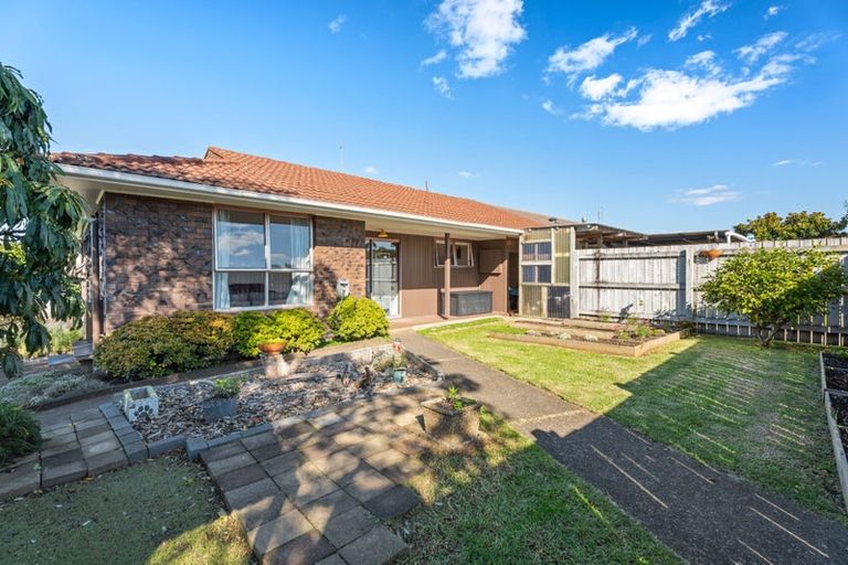Photo of property in 1/3 Tyrian Close, Half Moon Bay, Auckland, 2012