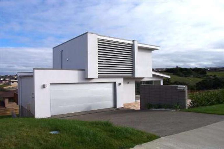 Photo of property in 26 Harrowglen Drive, Northcross, Auckland, 0632