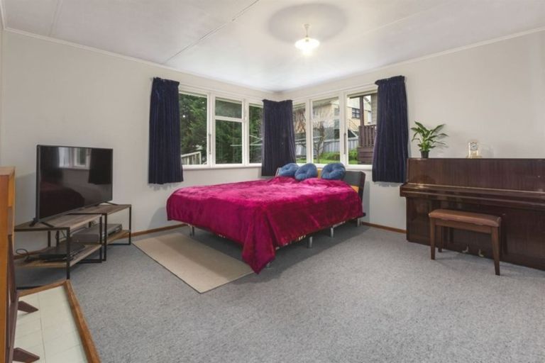 Photo of property in 17 Kalingo Street, Waitangirua, Porirua, 5024