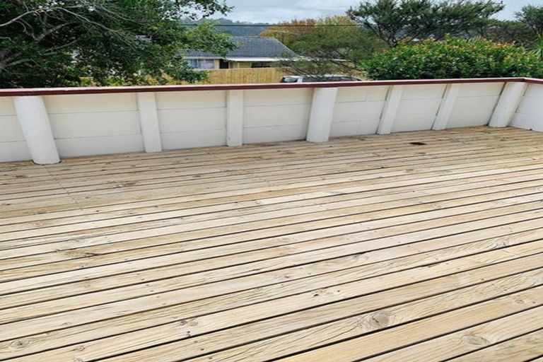 Photo of property in 2/72 Aeroview Drive, Beach Haven, Auckland, 0626