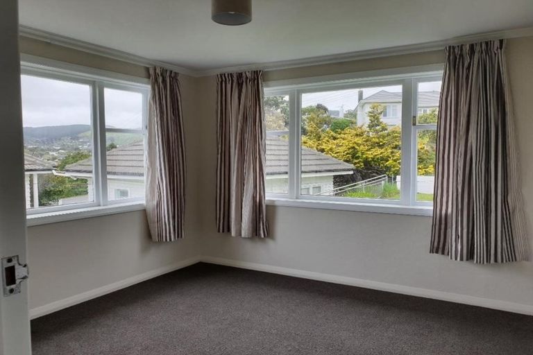 Photo of property in 8 Hampton Hill Road, Tawa, Wellington, 5028