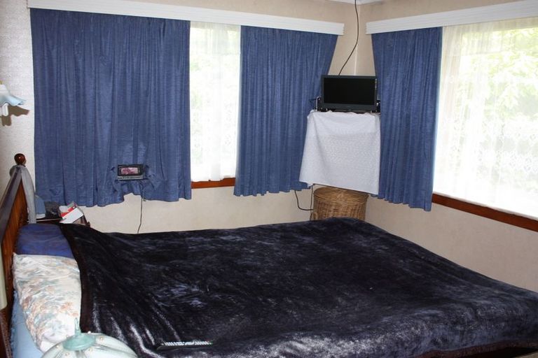 Photo of property in 1 Hellyer Street, Macandrew Bay, Dunedin, 9014