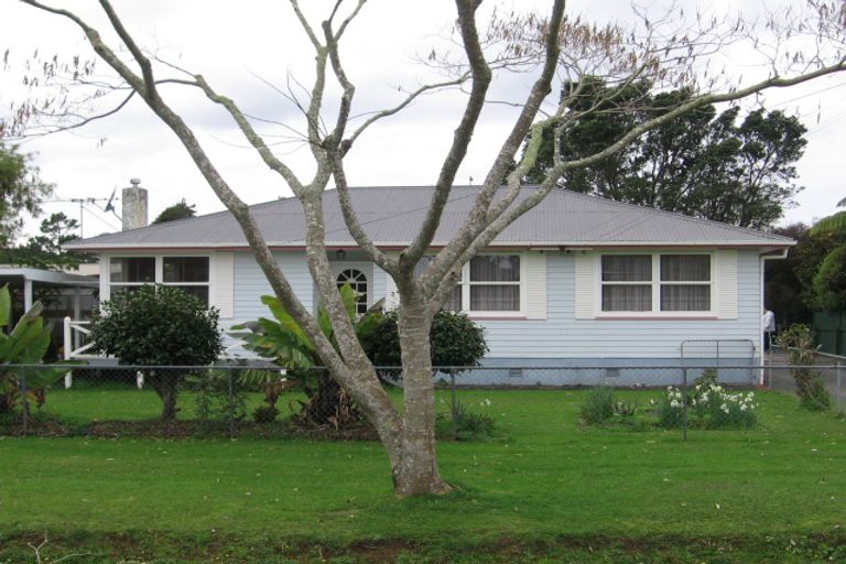 Photo of property in 1/11a Knox Road, Swanson, Auckland, 0612