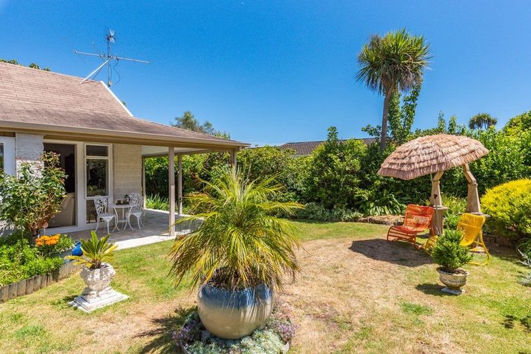 Photo of property in 12 Kowhai Grove, Waikanae, 5036