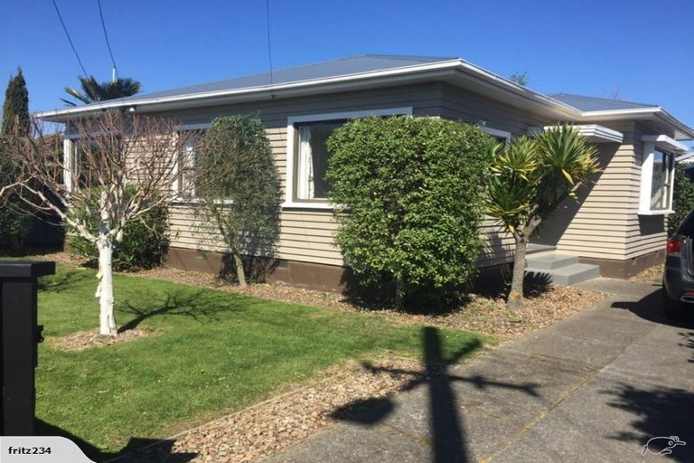 Photo of property in 11 Wittys Road, Avonhead, Christchurch, 8042