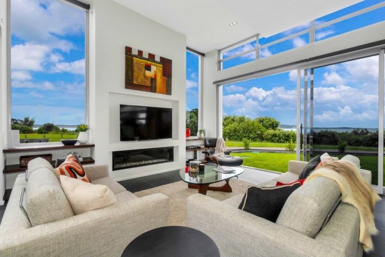 Photo of property in 7 Karemoana Drive, Te Atatu Peninsula, Auckland, 0610