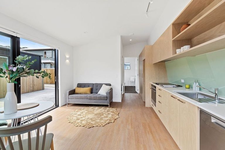 Photo of property in 46b Camperdown Road, Miramar, Wellington, 6022