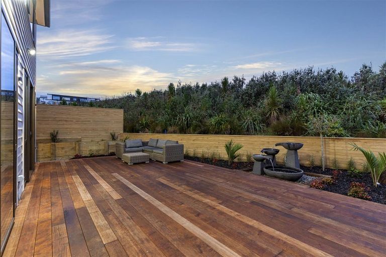 Photo of property in 7 Kina Place, Long Bay, Auckland, 0630