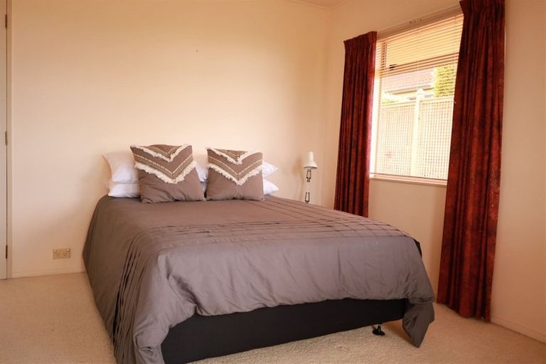 Photo of property in 2/26 Orchard Road, Waiake, Auckland, 0630