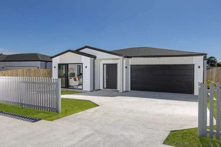 Photo of property in 47 Mcindoe Road, Kumeu, 0810