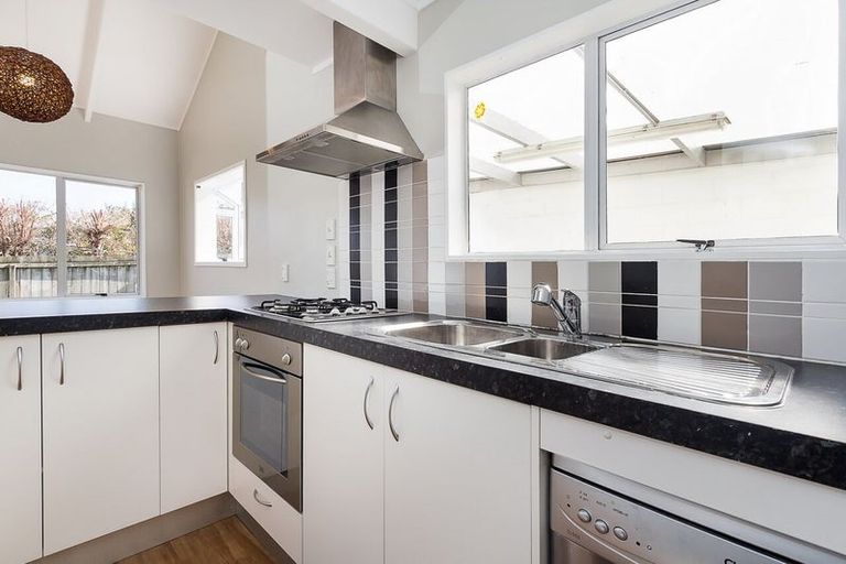 Photo of property in 2/10 Kiekie Road, Mangere Bridge, Auckland, 2022