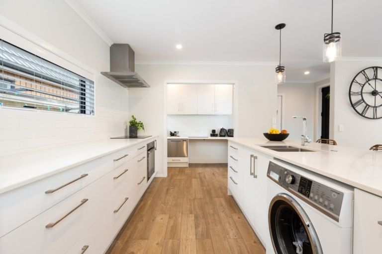 Photo of property in 4 Harding Drive, Papamoa Beach, Papamoa, 3118