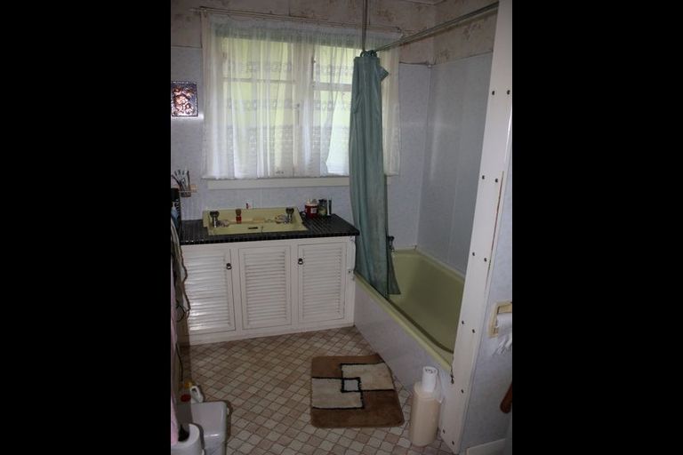 Photo of property in 1 Hellyer Street, Macandrew Bay, Dunedin, 9014