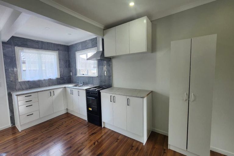 Photo of property in 8 Martin Road, Manurewa, Auckland, 2102
