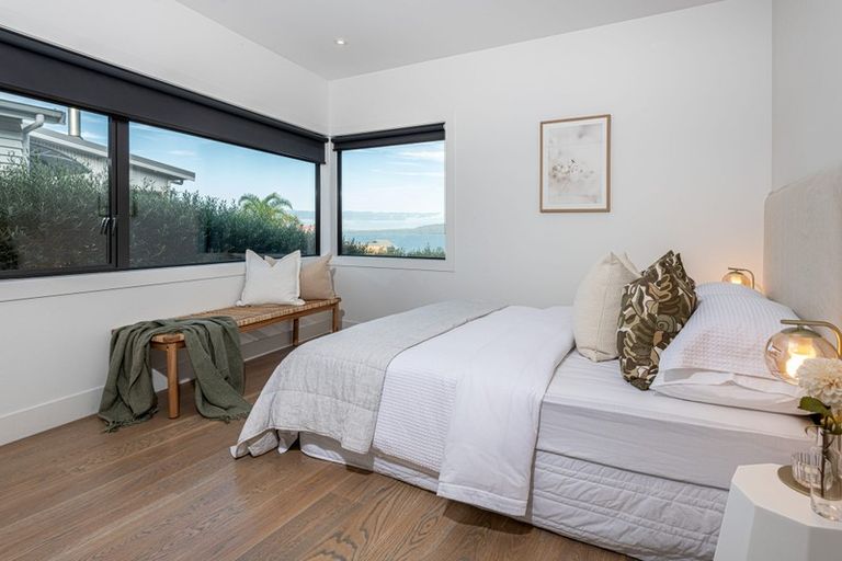 Photo of property in 25 Seaview Road, Castor Bay, Auckland, 0620