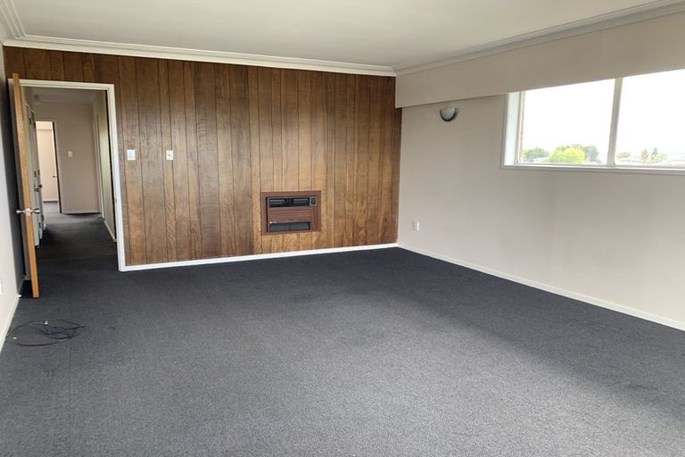 Photo of property in 4206 Great North Road, Glendene, Auckland, 0602