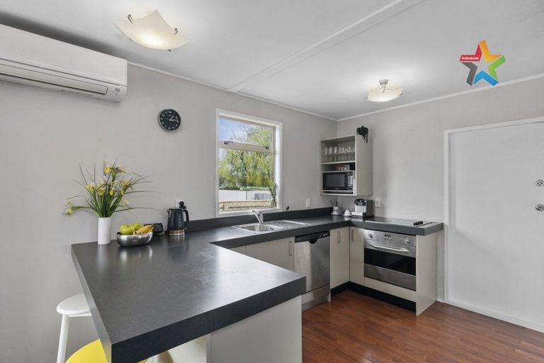 Photo of property in 2/30 Awamutu Grove, Waiwhetu, Lower Hutt, 5010