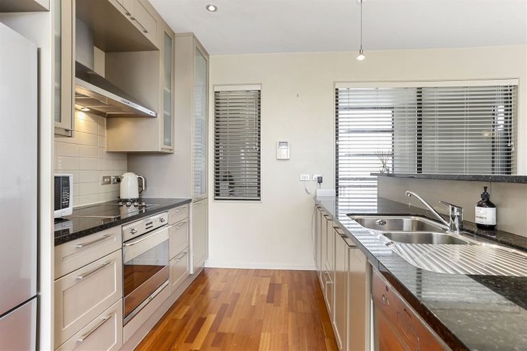 Photo of property in 7/2a Frieston Road, Milford, Auckland, 0620