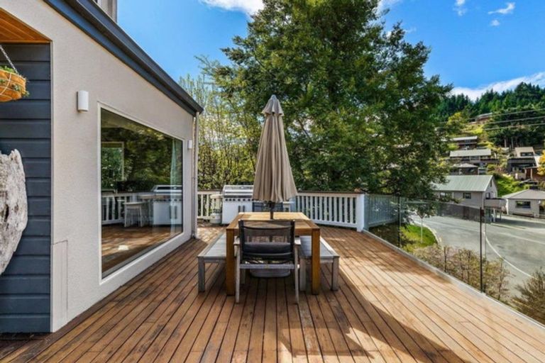 Photo of property in 1 Arawata Terrace, Fernhill, Queenstown, 9300