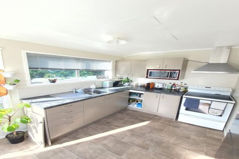 Photo of property in 25b Waimana Road, Conifer Grove, Takanini, 2112